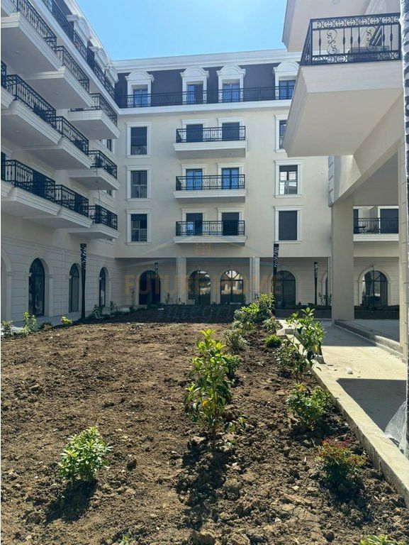 For sale, apartment 1+1+2 balconies, Porta Tirana e Re, Tirana.