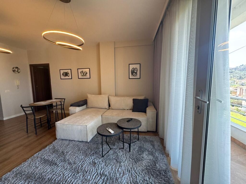 Apartament 1+1, Eleonora!