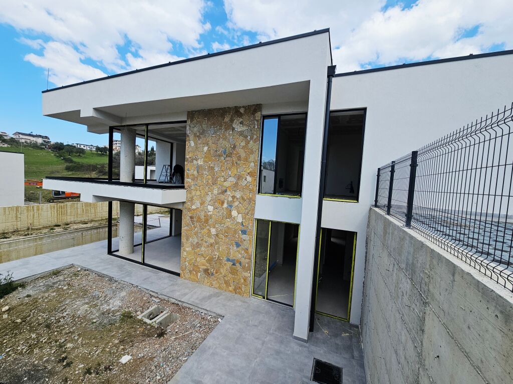 Villa indipendente con piscina in vendita a Farke