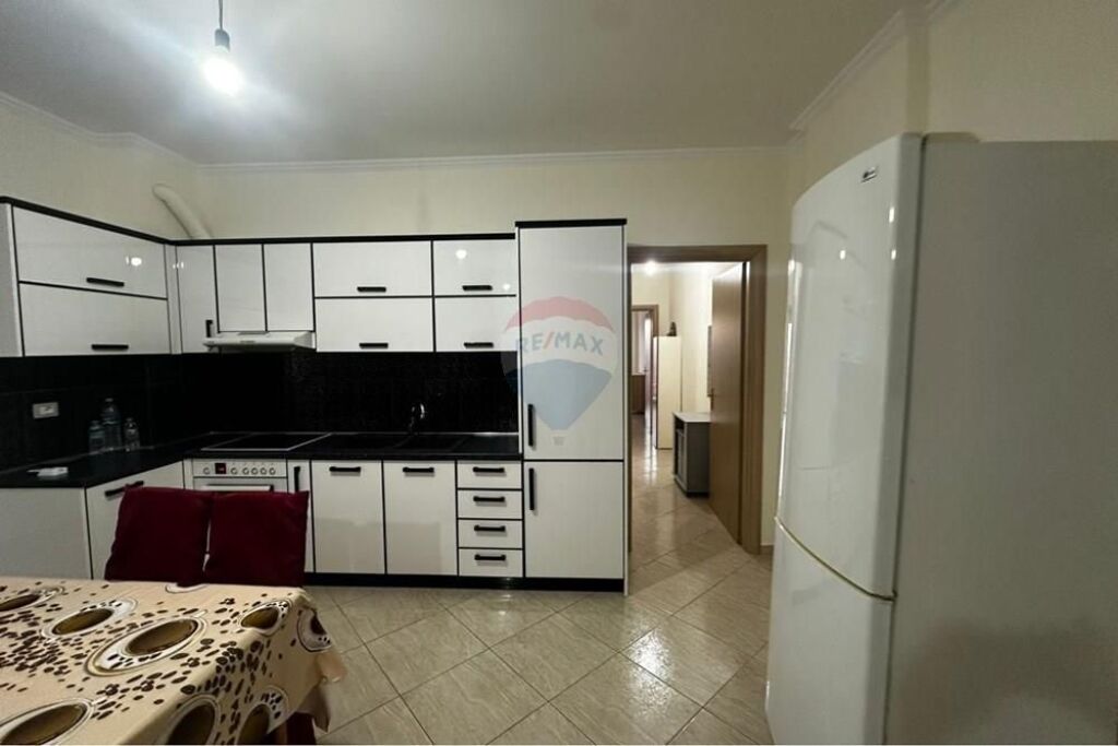 Apartament 2+1+2 me qera , prane Conad