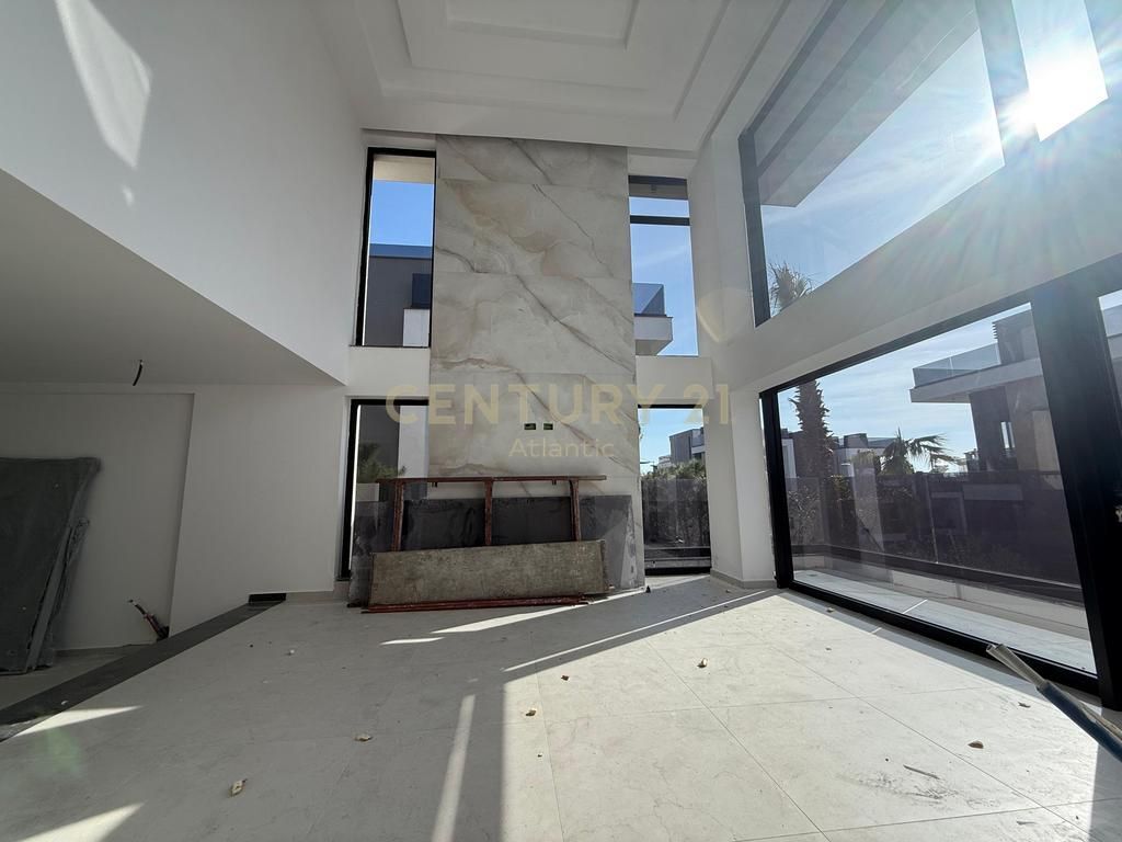 VILE LUKSOZE NE SHITJE, GOLEM!