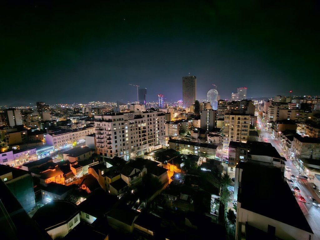 Apartament modern 1+1 plus post parkim në qira pranë qendrës së Tiranës!