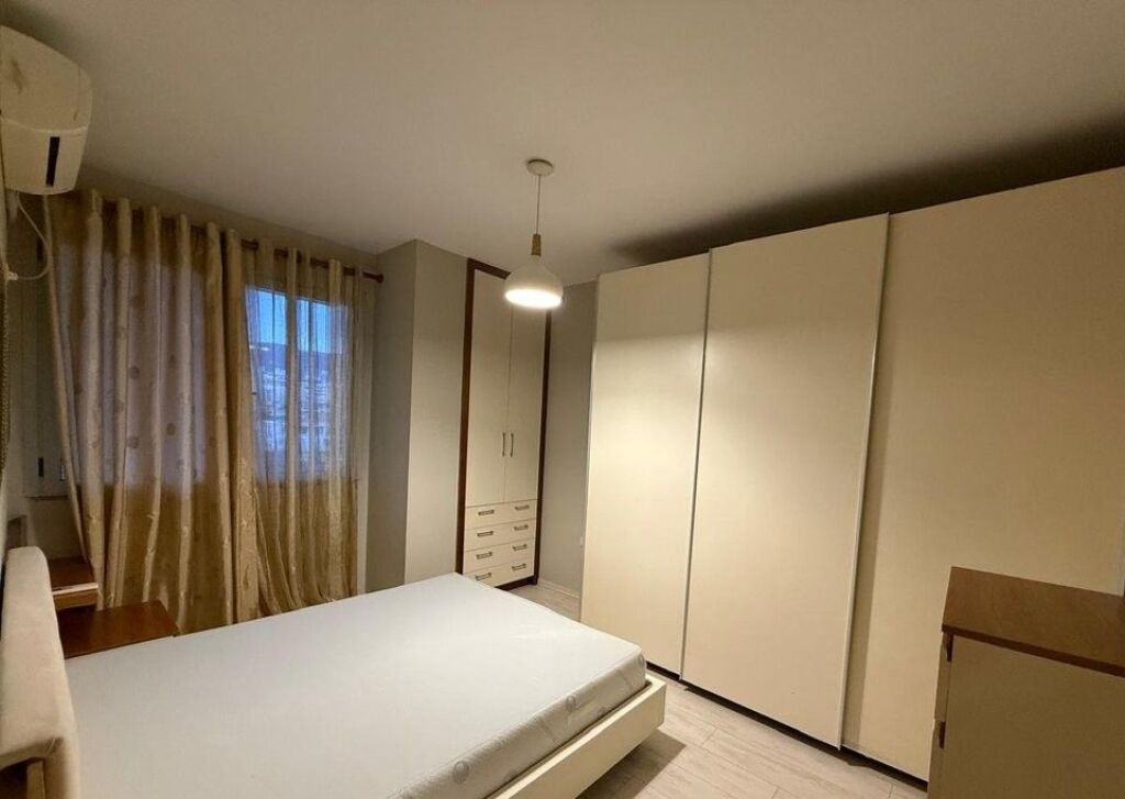 NEL COMUNE DI PARIGI SI AFFITTA APPARTAMENTO 2+1