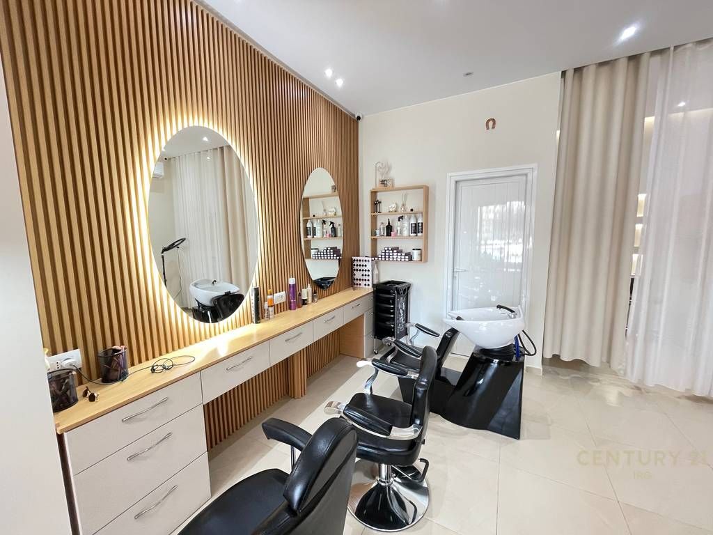 HAIRDRESSER/BEAUTY SPACE NEAR 21 DECEMBER