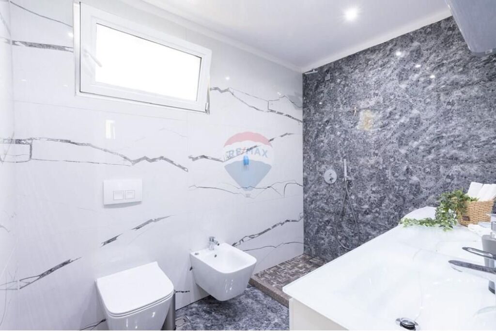 Apartament 2+1+2 per shitje te Zogu i Zi