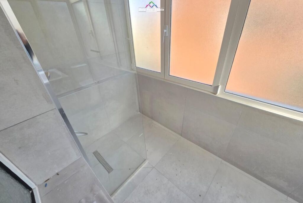 Zyre Me Qera 3+1 tek Ish Ekspozita (ID BZ2890) Tirane