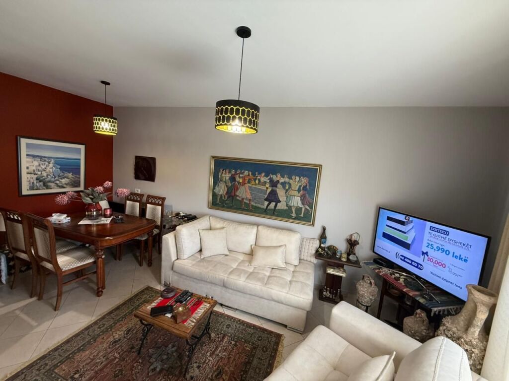 🏢 Apartment 2+1 for sale at Ish Parku – Ndre Mjeda Street  📍 Location: Ish Parku, Ndre Mjeda Street 📐 Area: 80.1 m² 🏢 Floor: 3 🛗 Building with 2 elevators 🛋️ Apartment sold furnished 💶 175,000 euros