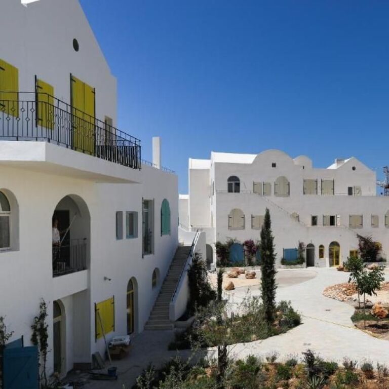 🏝️ Shitet Apartament 2+1 – Santorini Residence, Dhërmi (Pamje nga Deti) ✨