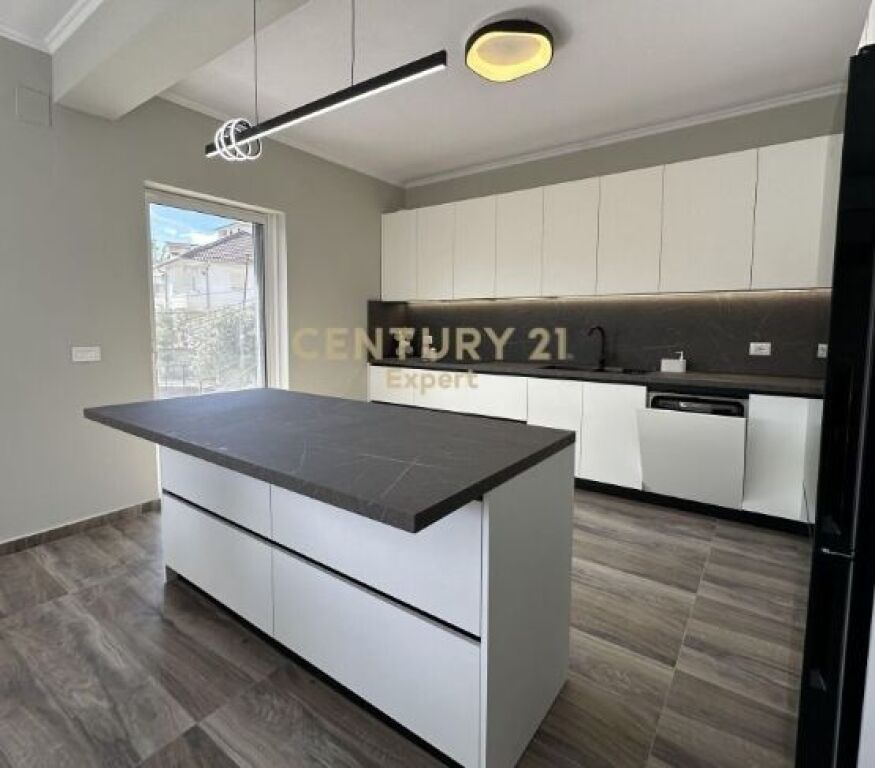 Appartamento 3+1 con 2 posti auto in affitto