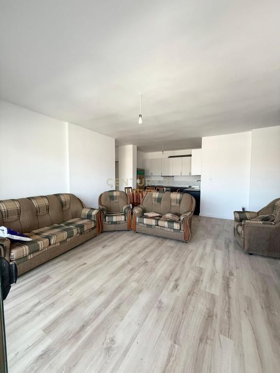 Apartament 3+1+Ballkon tek Thesari, Fresku