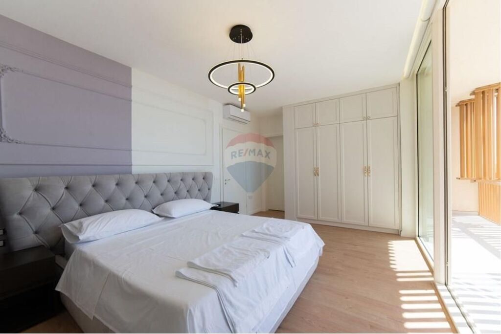 Vile me pishine ne shitje , Green Coast 1