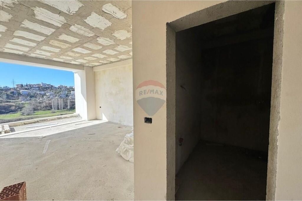 In vendita Villa Twin al lago di Farka