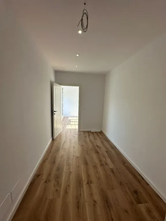 VILLA SU 4 PIANI CON CORTILE IN AFFITTO PRESSO IL COMPLESSO VICINO A TEG