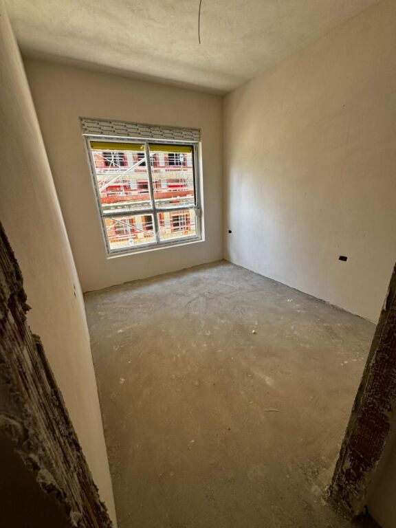 Shitet apartament 1+1 kompleksi Kadiu