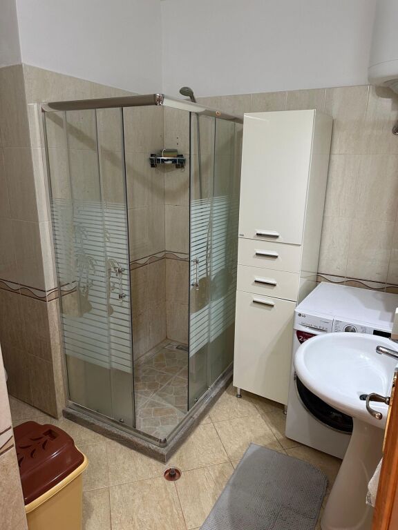 Jepet apartament me qera 1+1