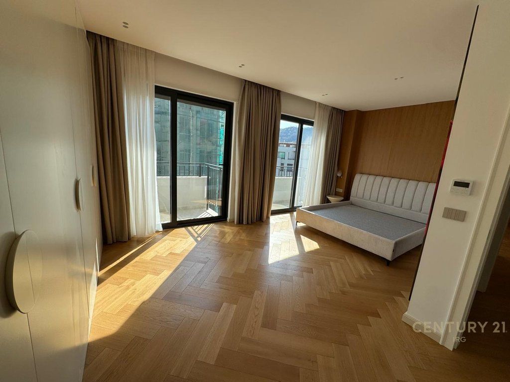 Appartamento di lusso 2+1 in affitto con una superficie di 239 m², presso il Lago Asciutto.