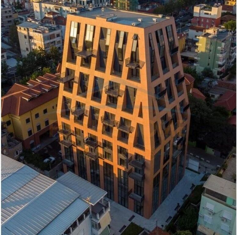 In vendita, Appartamento 3+1+2, Via Kavaja, Tirana.