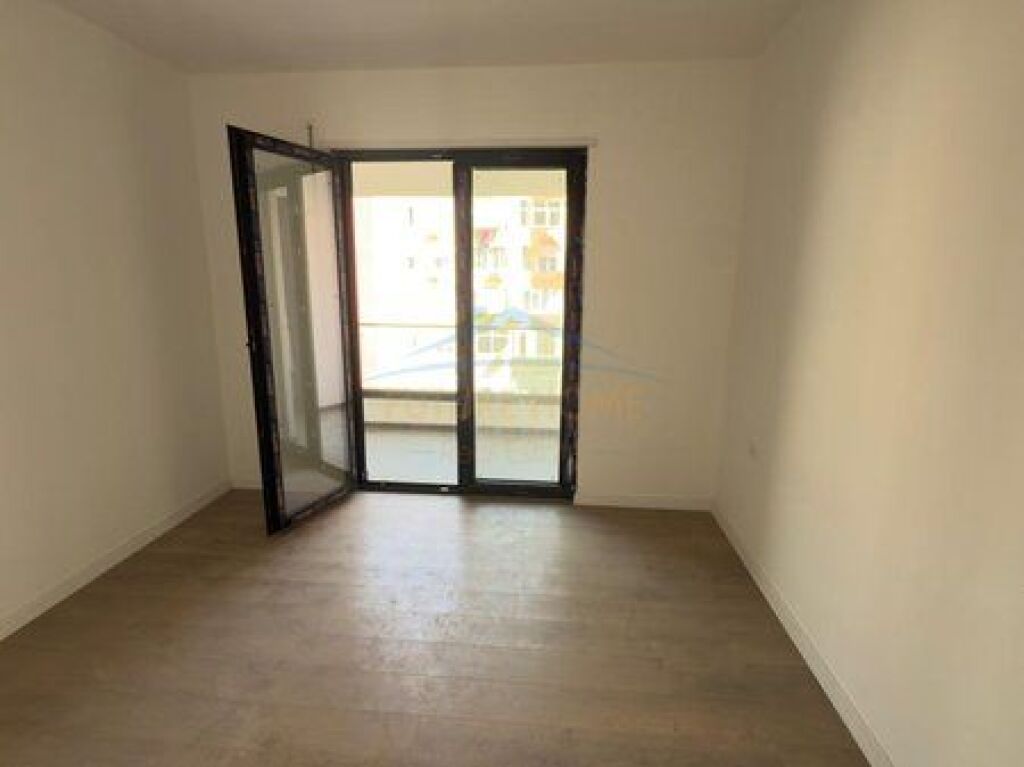 Shitet, Apartament 2+1+2, Komuna e Parisit, Tirane