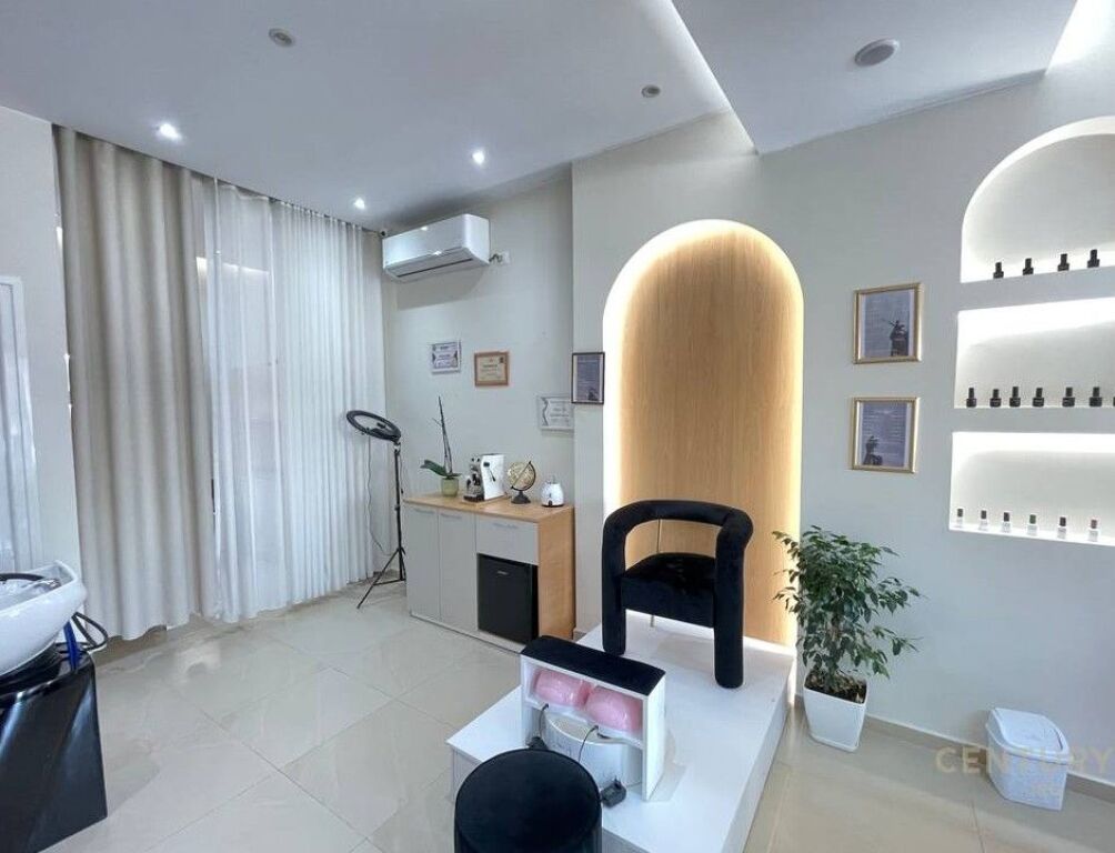 AMBIENTE PARRUCCHIERE / ESTETICA IN AFFITTO VICINO A SQUARE 21, VIA KAVAJËS