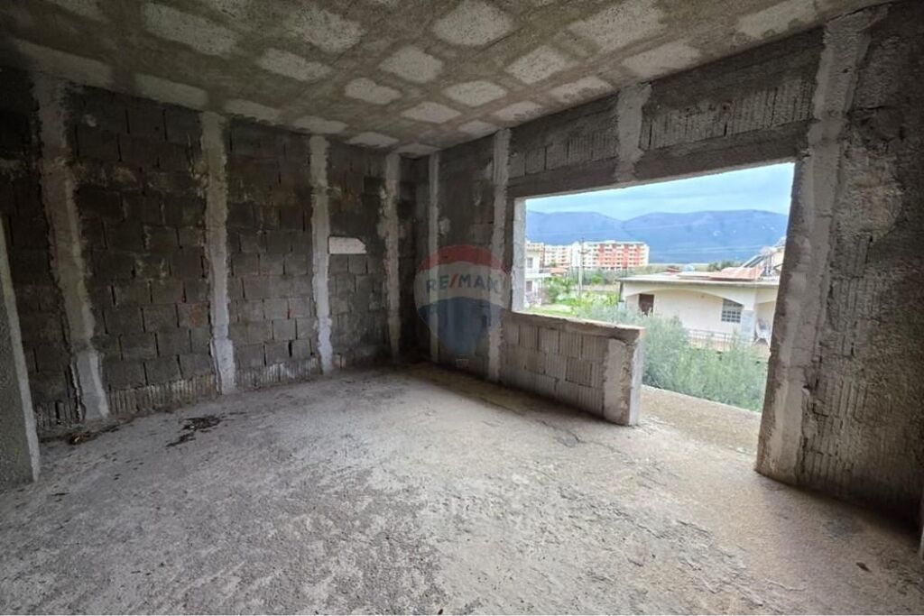 Ndertese 2 kateshe per shitje,Orikum