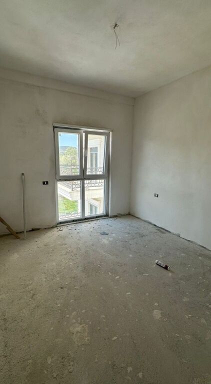 Apartament 2+1+2 tualete Tirana Porta e Re
