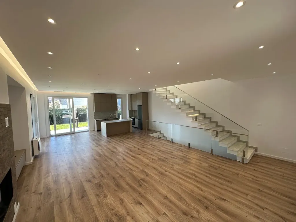 VILLA SU 4 PIANI CON CORTILE IN AFFITTO PRESSO IL COMPLESSO VICINO A TEG