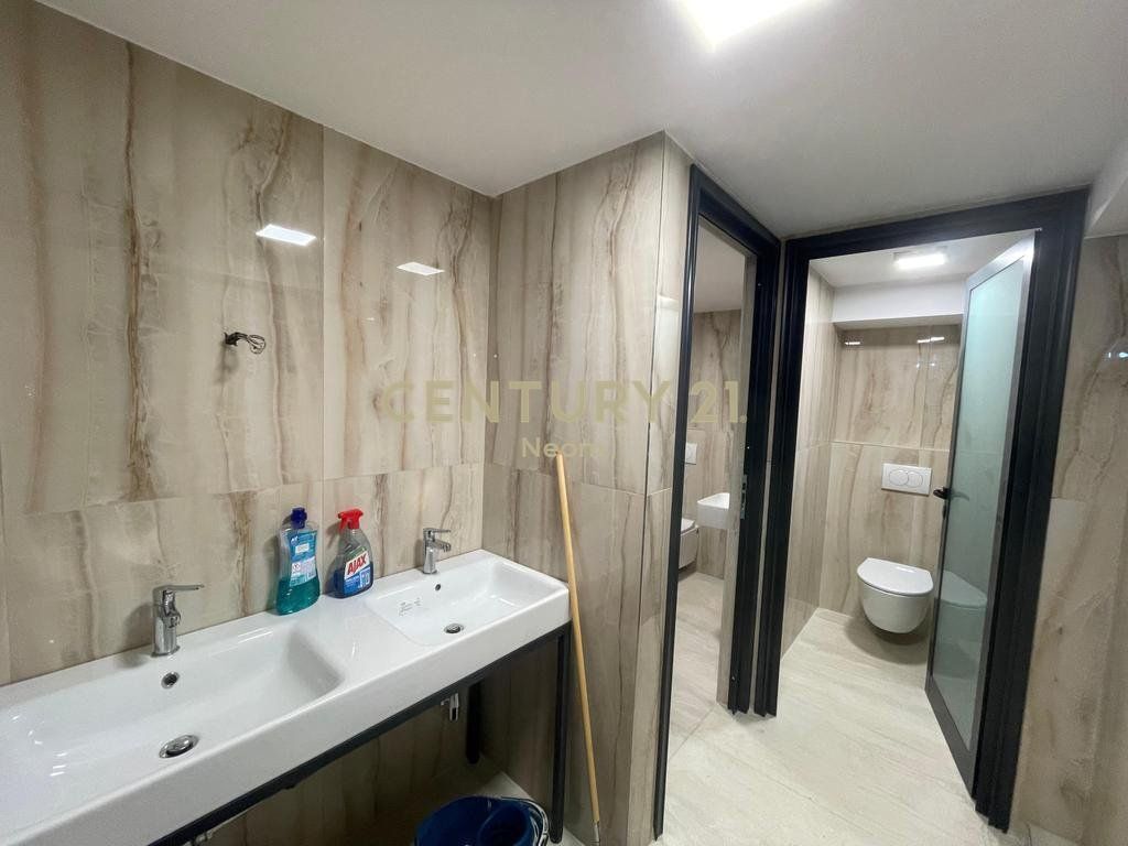 LOCALE COMMERCIALE IN AFFITTO - 200m², NEL CUORE DI BLLOKU!