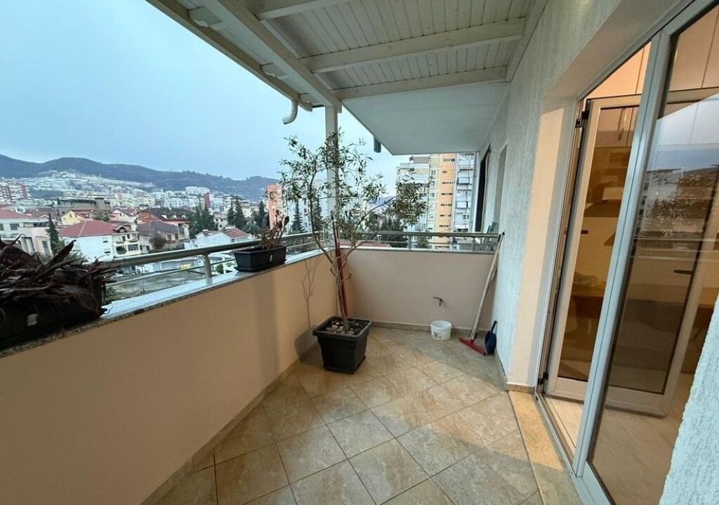 NEL COMUNE DI PARIGI SI AFFITTA APPARTAMENTO 2+1