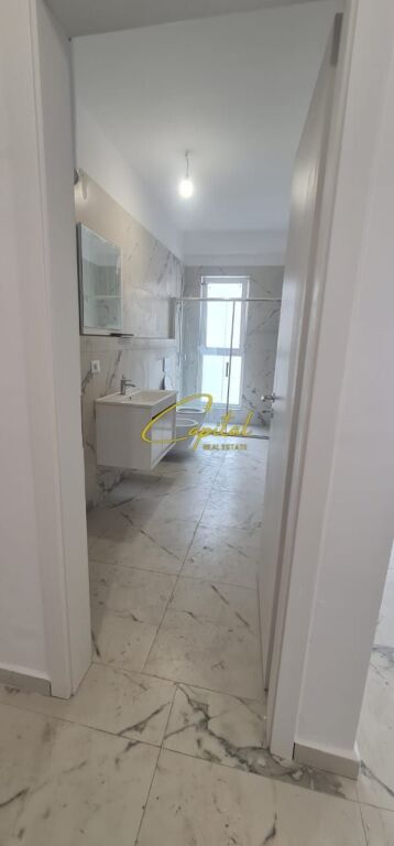 ZYRE ME QIRA 79 M2 RRUGA DRITAN HOXHA 45.000 LEKE