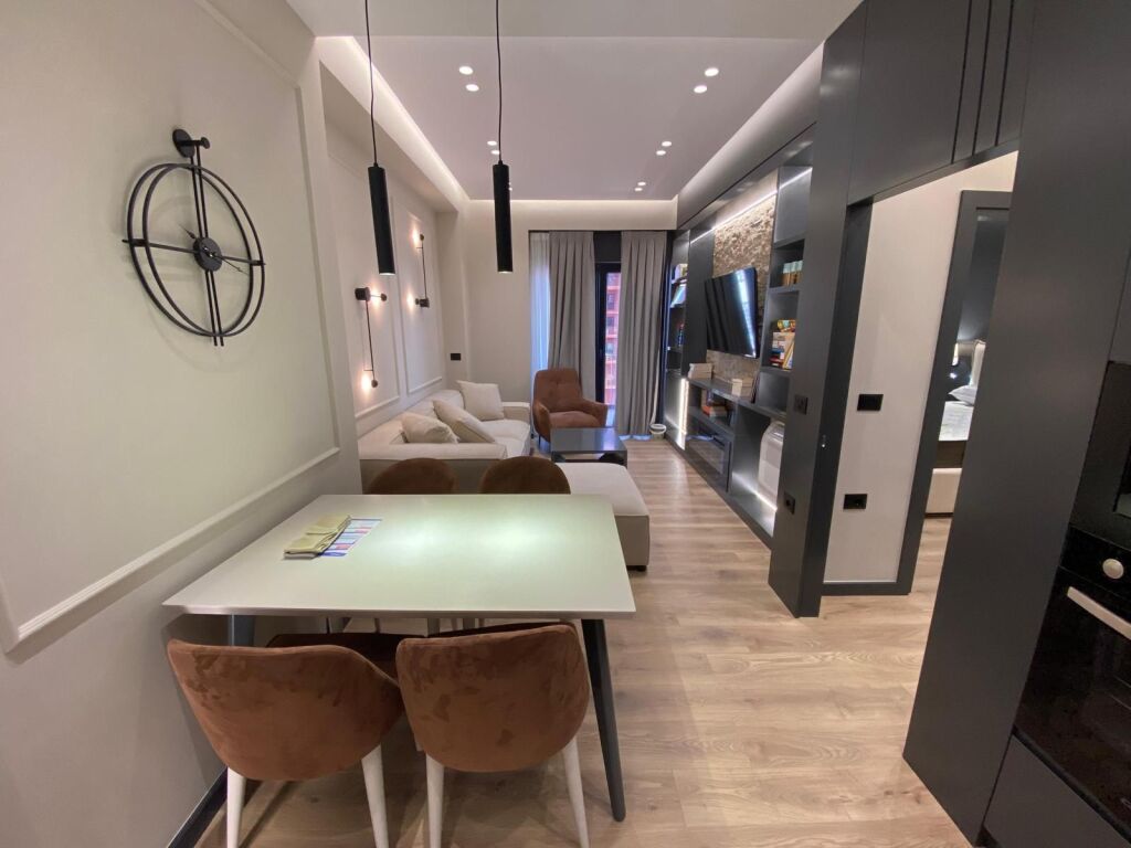 APPARTAMENTO 1+1 , EDIFICIO CON GIARDINO