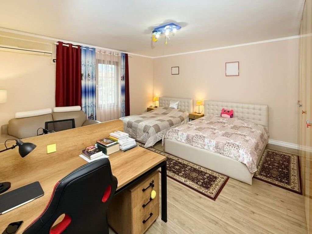 In vendita, villa su 4 piani, Scuola Rossa, Tirana.