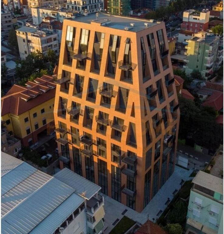 In vendita, Appartamento 3+1+2, Via Kavaja, Tirana.