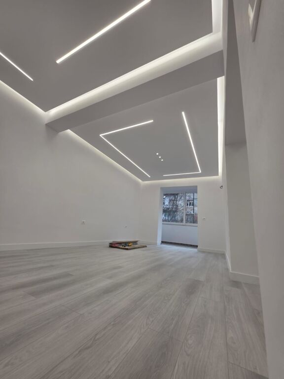 Locale commerciale in affitto in Via Barrikadave