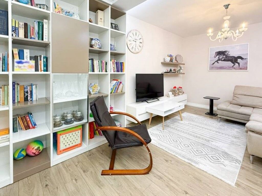 In vendita, villa su 4 piani, Scuola Rossa, Tirana.