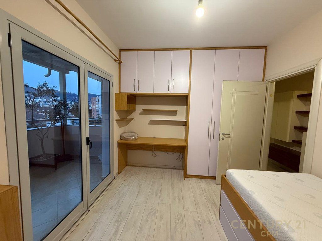 AFFITTASI APPARTAMENTO 2+1 PRESSO IL MUNICIPIO DI PARIGI