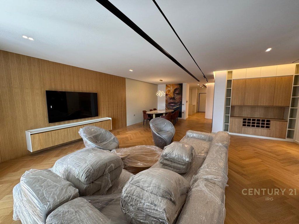 Appartamento di lusso 2+1 in affitto con una superficie di 239 m², presso il Lago Asciutto.