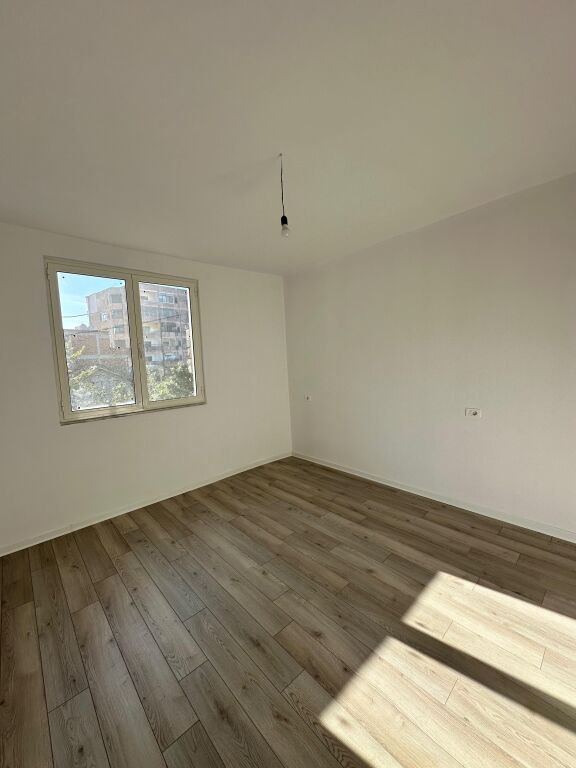 For sale, 2+1 Apartment, Near the School “Eftali Koci” Durres