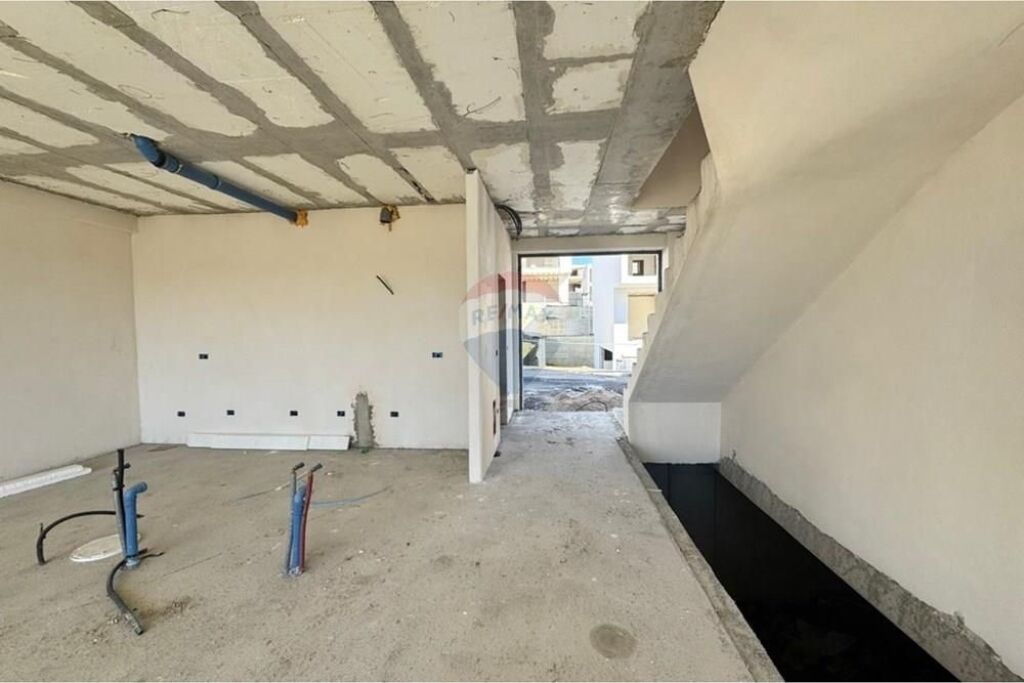 In vendita Villa Twin al lago di Farka