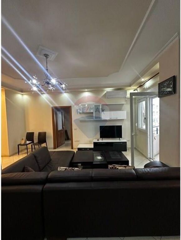 Apartament 2+1+2 me qera , prane Conad