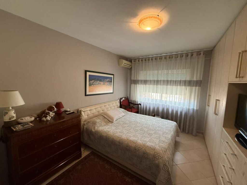 🏢 Apartment 2+1 for sale at Ish Parku – Ndre Mjeda Street  📍 Location: Ish Parku, Ndre Mjeda Street 📐 Area: 80.1 m² 🏢 Floor: 3 🛗 Building with 2 elevators 🛋️ Apartment sold furnished 💶 175,000 euros