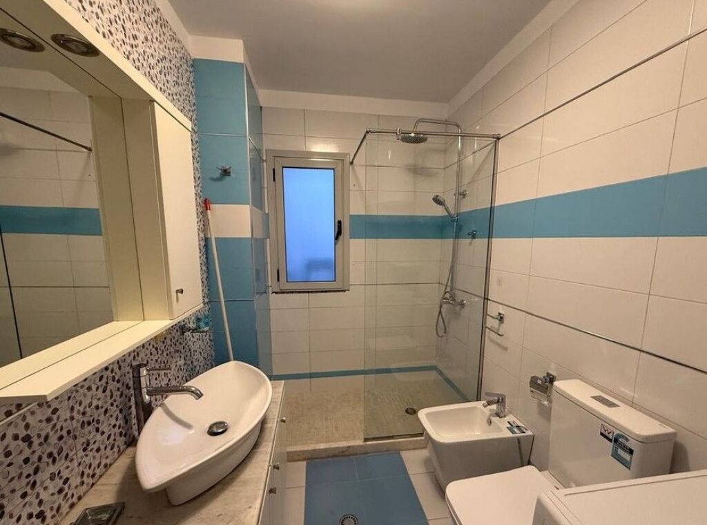 NEL COMUNE DI PARIGI SI AFFITTA APPARTAMENTO 2+1