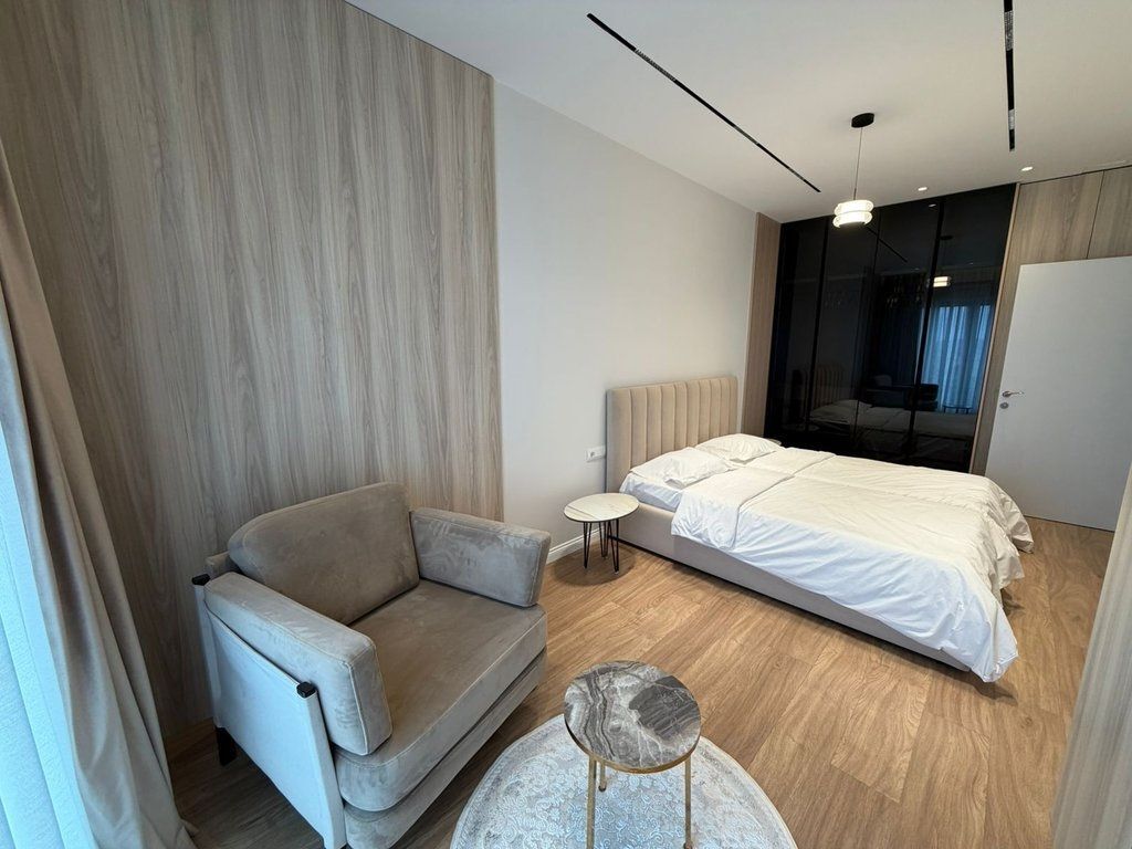 Apartament modern 1+1 plus post parkim në qira pranë qendrës së Tiranës!