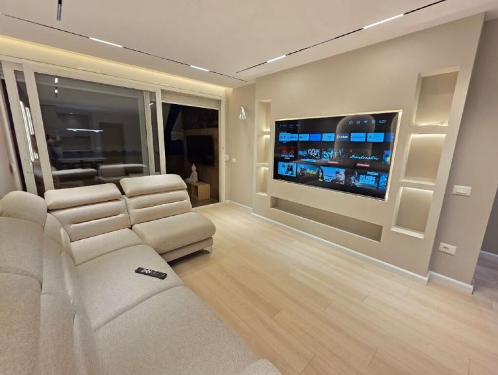 📌Appartamento moderno in vendita 2+1 con veranda – vicino all'ex Esposizione!