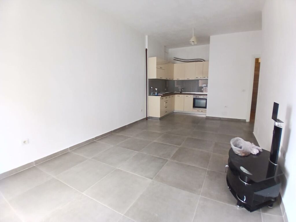 For rent apartment 2+1+2 bathrooms at 5 Maji Street inert complex