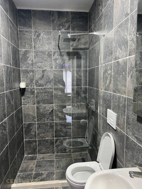 Japim me qira apartament 2+1+verandë te Rruga e Dibrës!