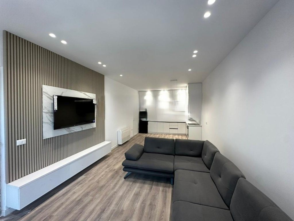JEPET ME QERA APARTAMENT 1 + 1 TEK EMERALD CENTER RRUGA 5 MAJI ! 750 € /Muaj