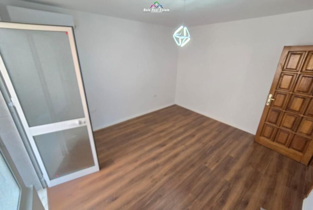 Zyre Me Qera 3+1 tek Ish Ekspozita (ID BZ2890) Tirane