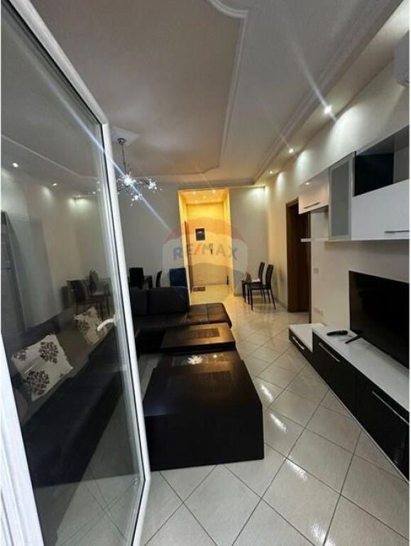 Apartament 2+1+2 me qera , prane Conad