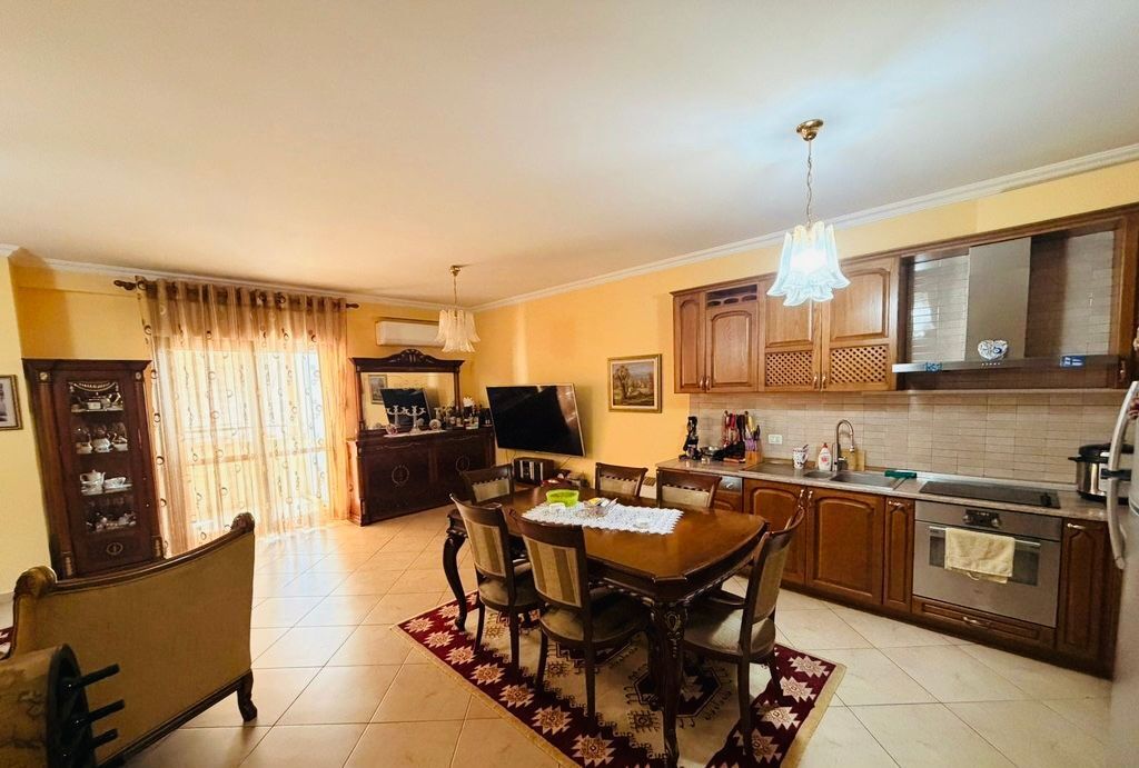 SHESIM APARTAMENT 2+1+2 TEK KOMUNA E PARISIT!