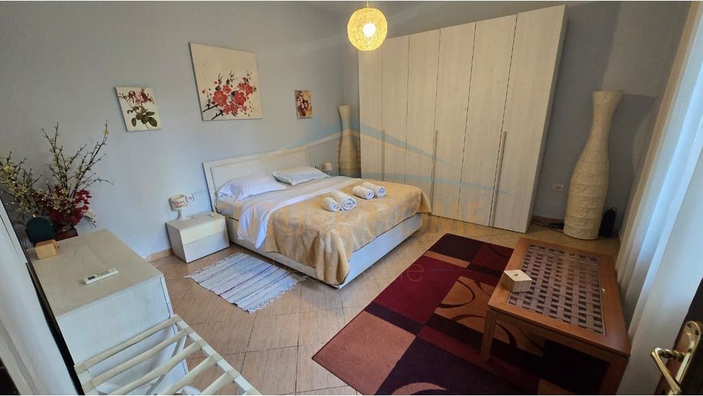 Qira, Shtëpi Private, Pazari i Ri, Tiranë